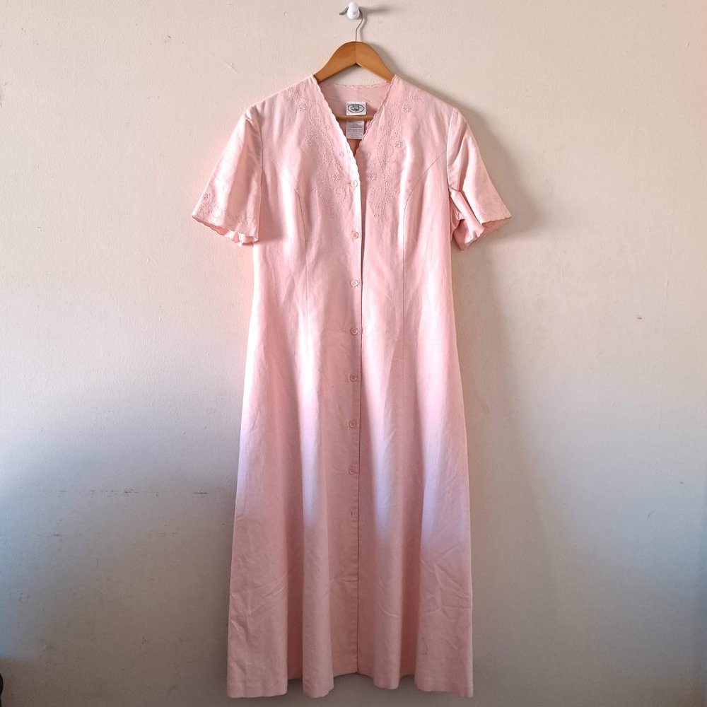 Vintage-Inspired Pink Button-Front Maxi Dress